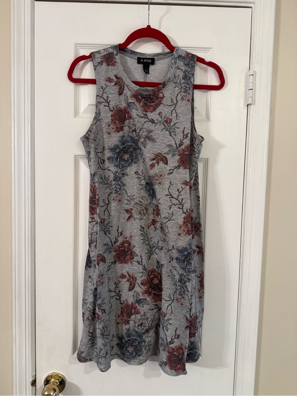 A. Byer Light Gray Floral Sleeveless Shift Dress